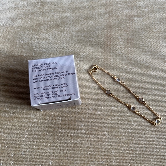 VINTAGE (1988) AVON DELICATE FACETS BRACELET - Picture 2 of 3